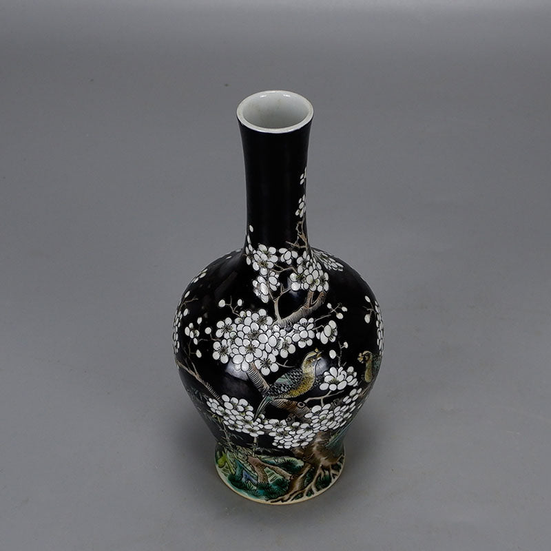 Chinese Antique Black-ground Multicolored Porcelain Vase