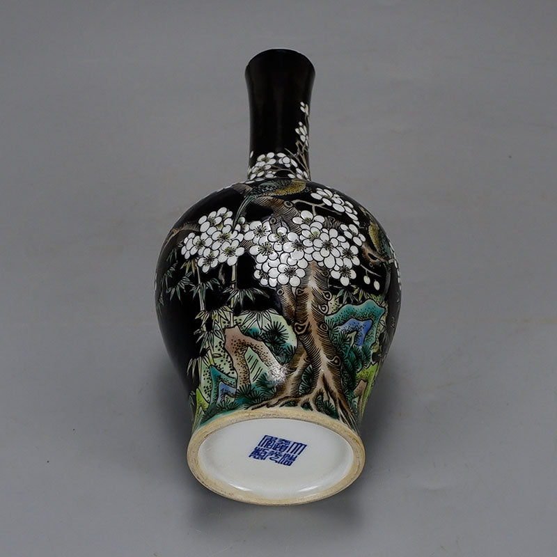 Chinese Antique Black-ground Multicolored Porcelain Vase