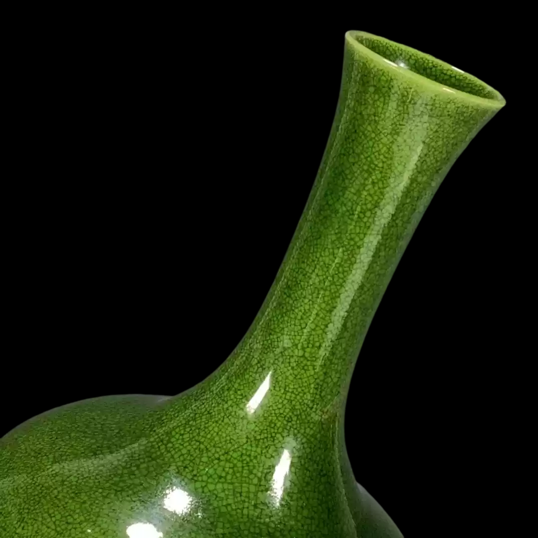 Chinese Qing Dynasty Kangxi Period Green Glazed Long Neck Vase