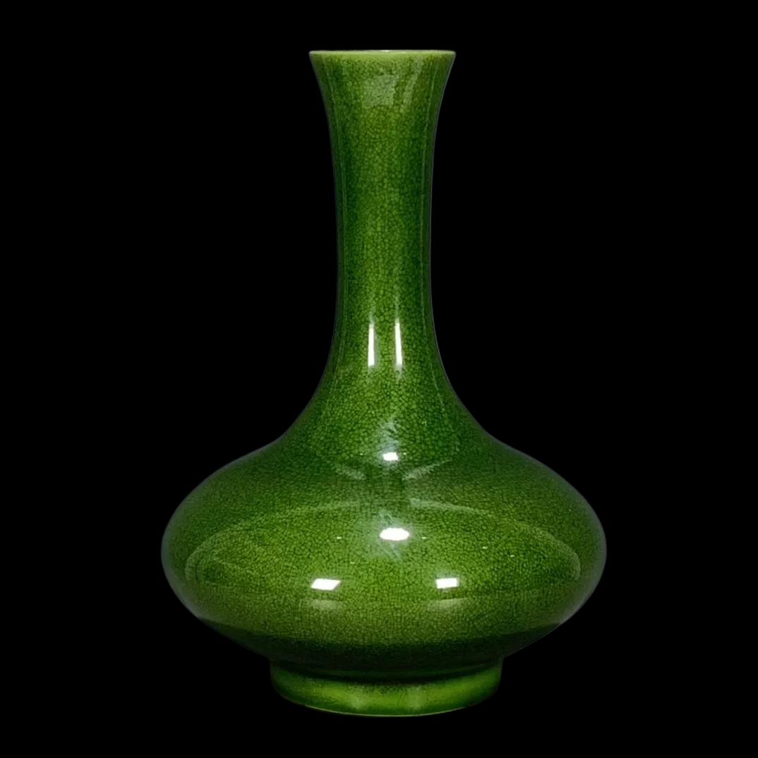 Chinese Qing Dynasty Kangxi Period Green Glazed Long Neck Vase