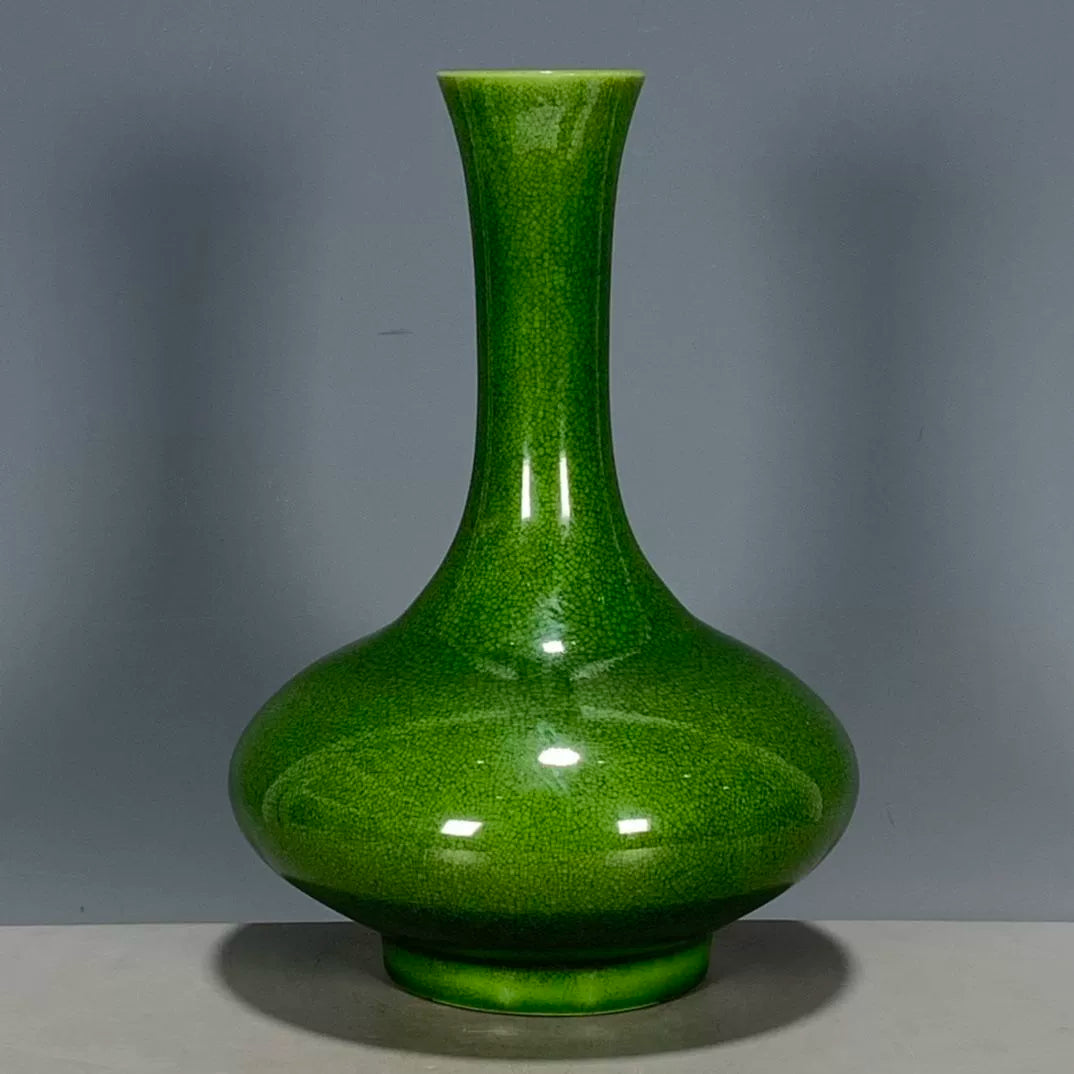 Chinese Qing Dynasty Kangxi Period Green Glazed Long Neck Vase