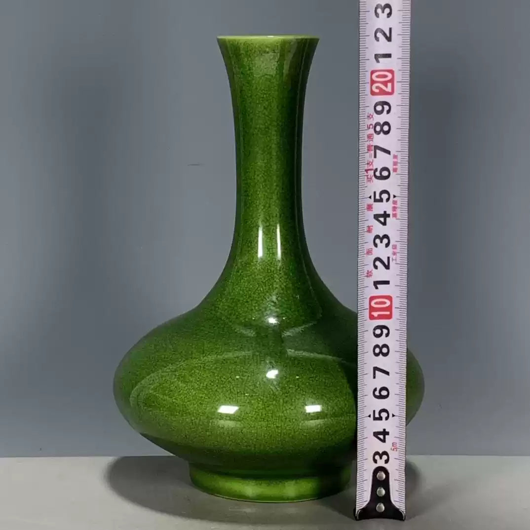 Chinese Qing Dynasty Kangxi Period Green Glazed Long Neck Vase