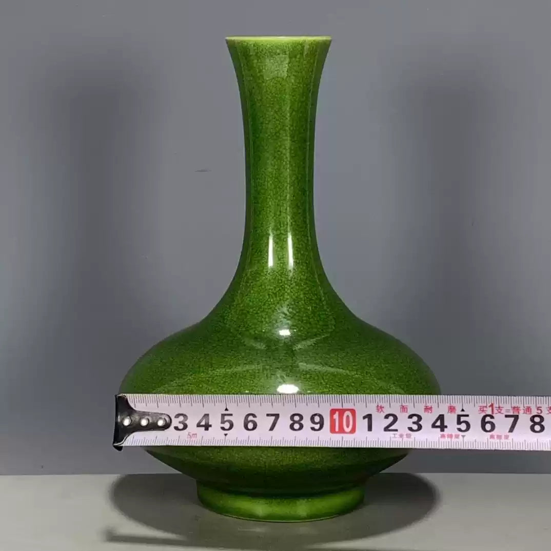 Chinese Qing Dynasty Kangxi Period Green Glazed Long Neck Vase