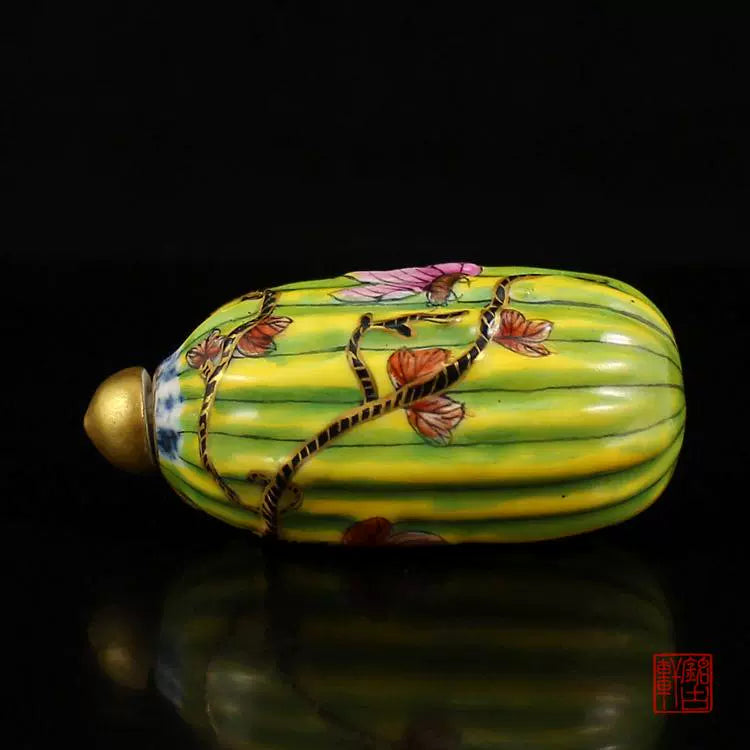 Chinese Hand-painted Porcelain Snuff Bottle